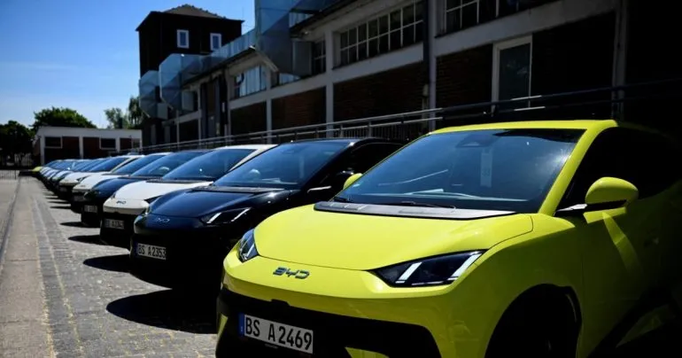 Китайський автопром витісняє європейський із його «рідної» Європи. Які політичні ризики?